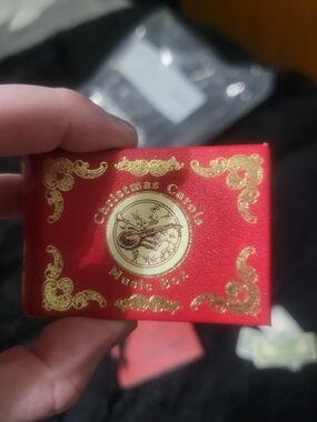 Pleasent Company Era Samantha Christmas Carol Music Box